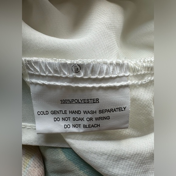 Hello Molly Floral V-Neck Dress- size 4 - Picture 6 of 6